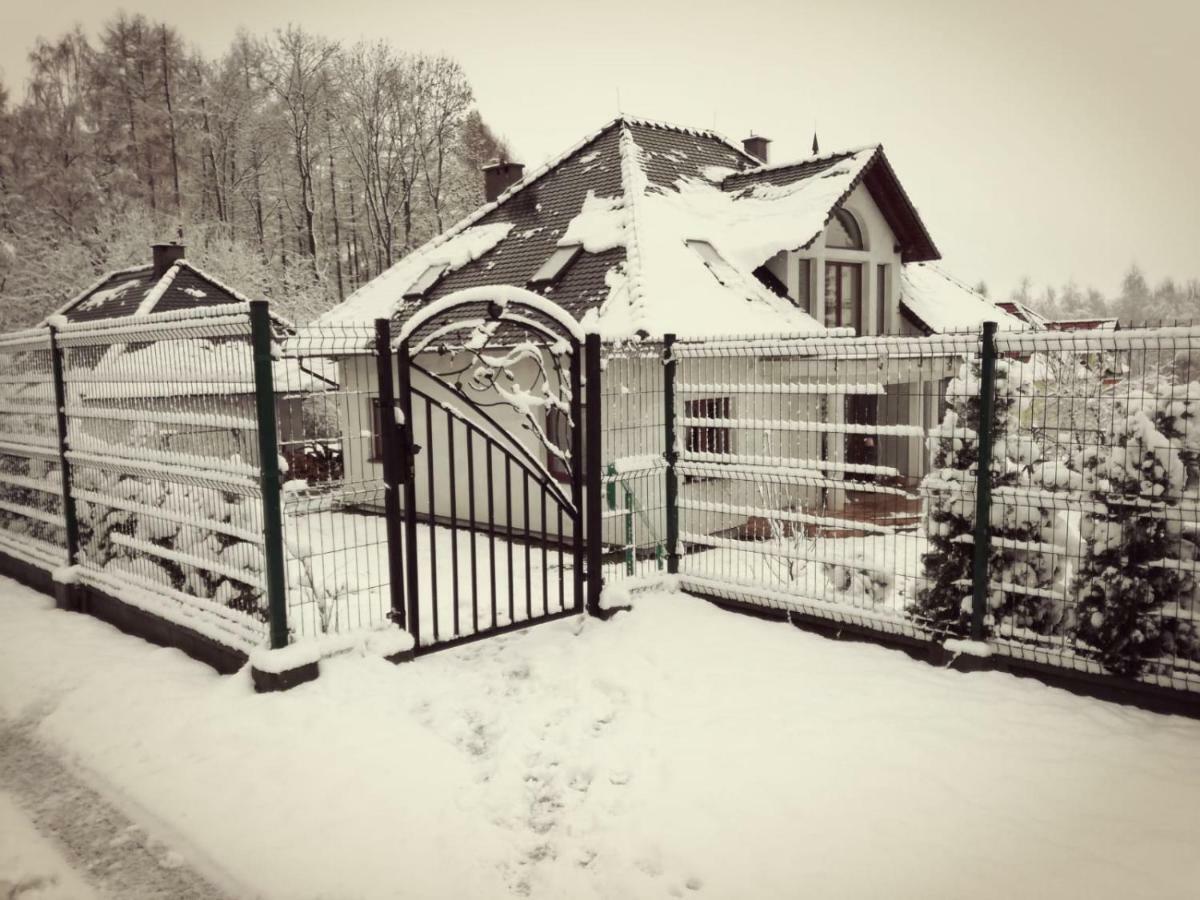Nibylandia Dom Pod Lasem Nowa Wies Grodziska Екстериор снимка